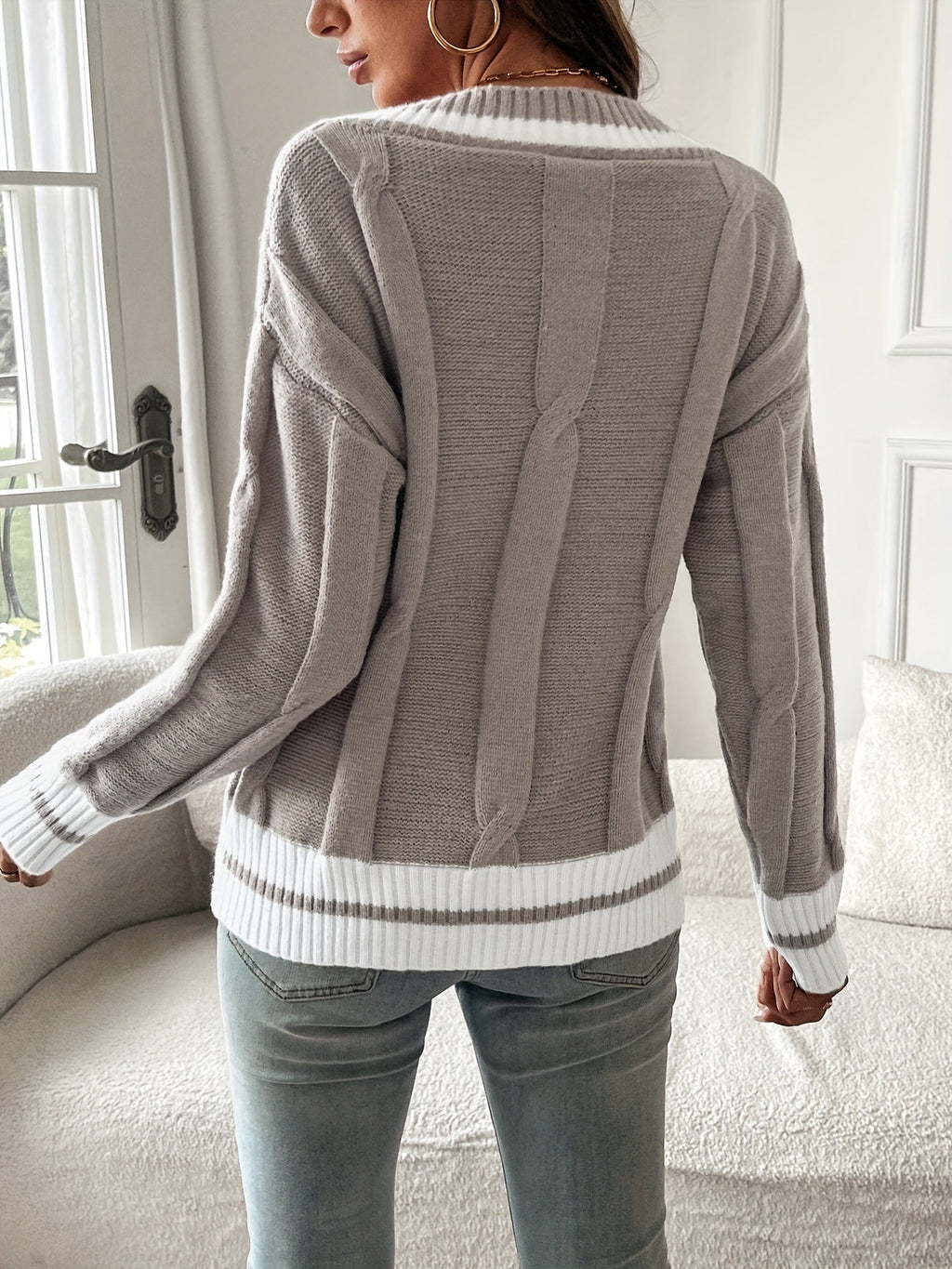Women’s Elegant V-Neck Sweater – Soft Versatile Knit