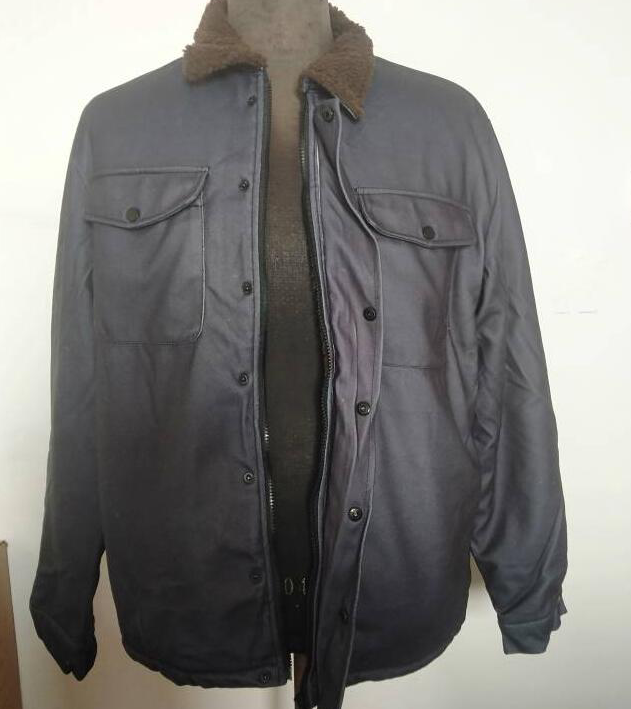 Men's tailored winter jacket featuring a stylish fleece collar, perfect for keeping warm in cold weather while maintaining a sharp, fashionable look. 1